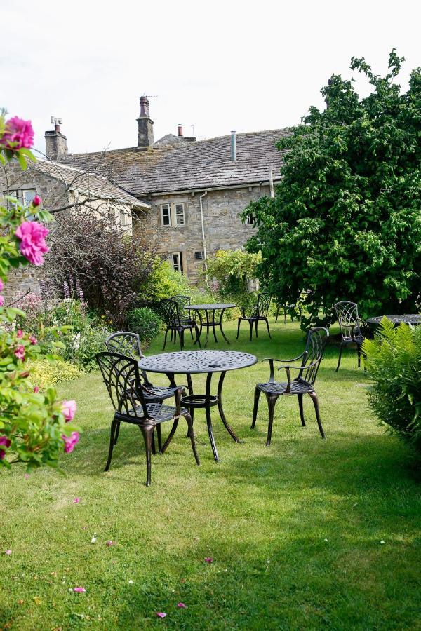 Ashfield House Hotel Grassington Ngoại thất bức ảnh The garden at the Old Swan
