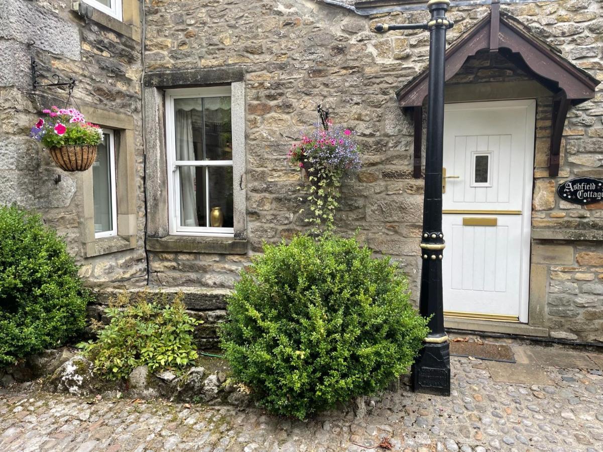 Ashfield House Hotel Grassington Ngoại thất bức ảnh The smallest house in England