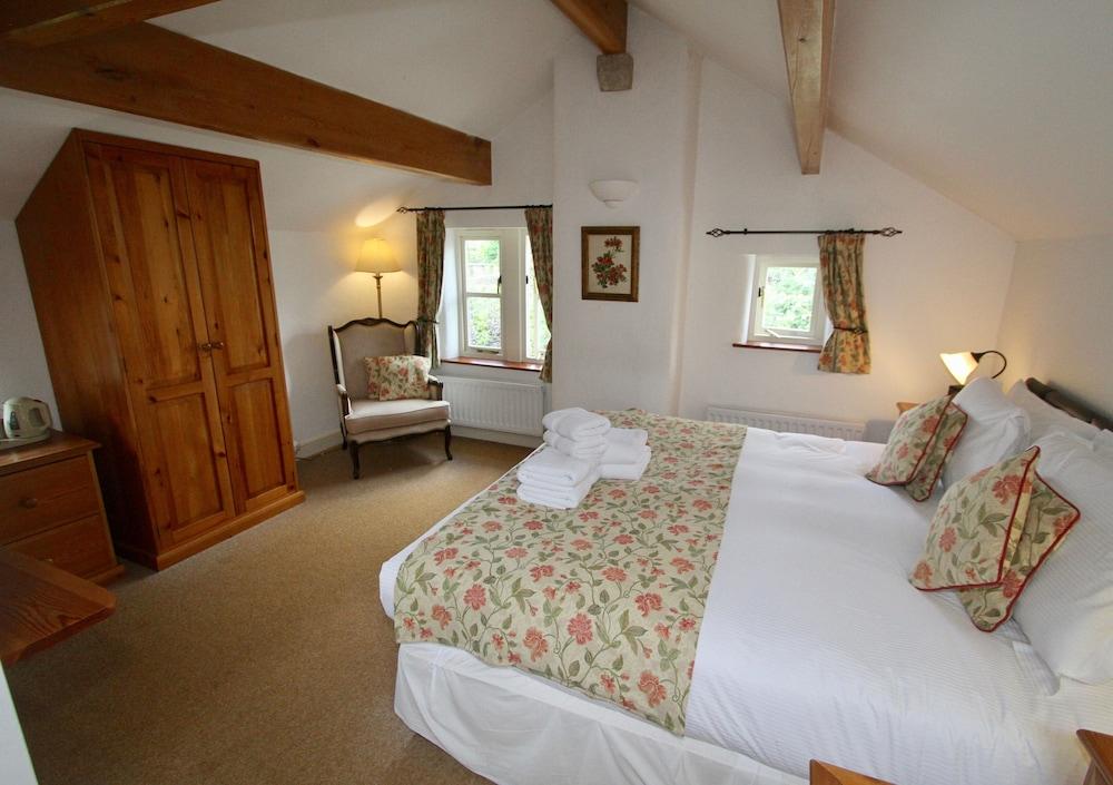 Ashfield House Hotel Grassington Ngoại thất bức ảnh The Old Vicarage, bedroom