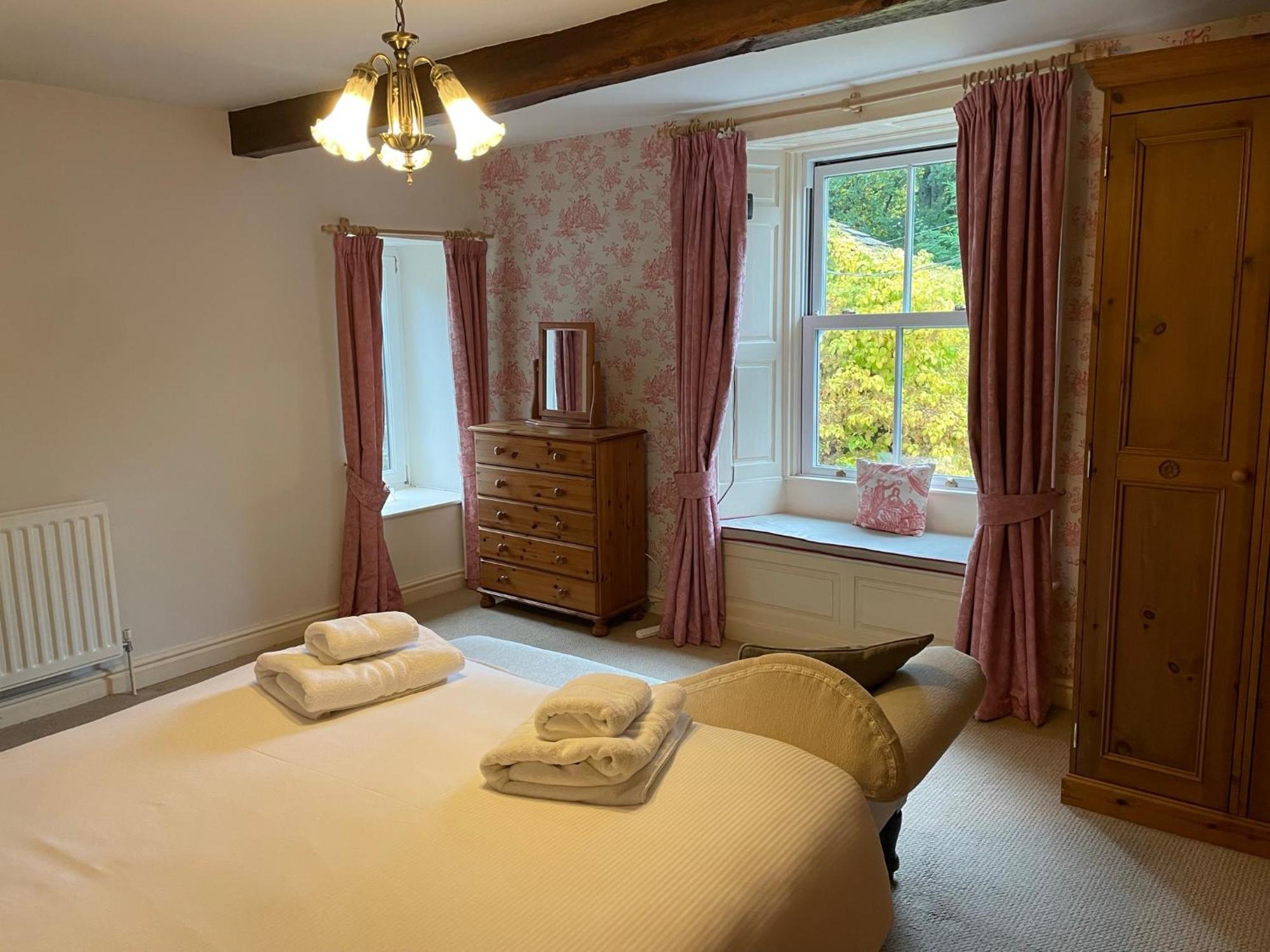 Ashfield House Hotel Grassington Phòng bức ảnh The bedroom at The Old School House