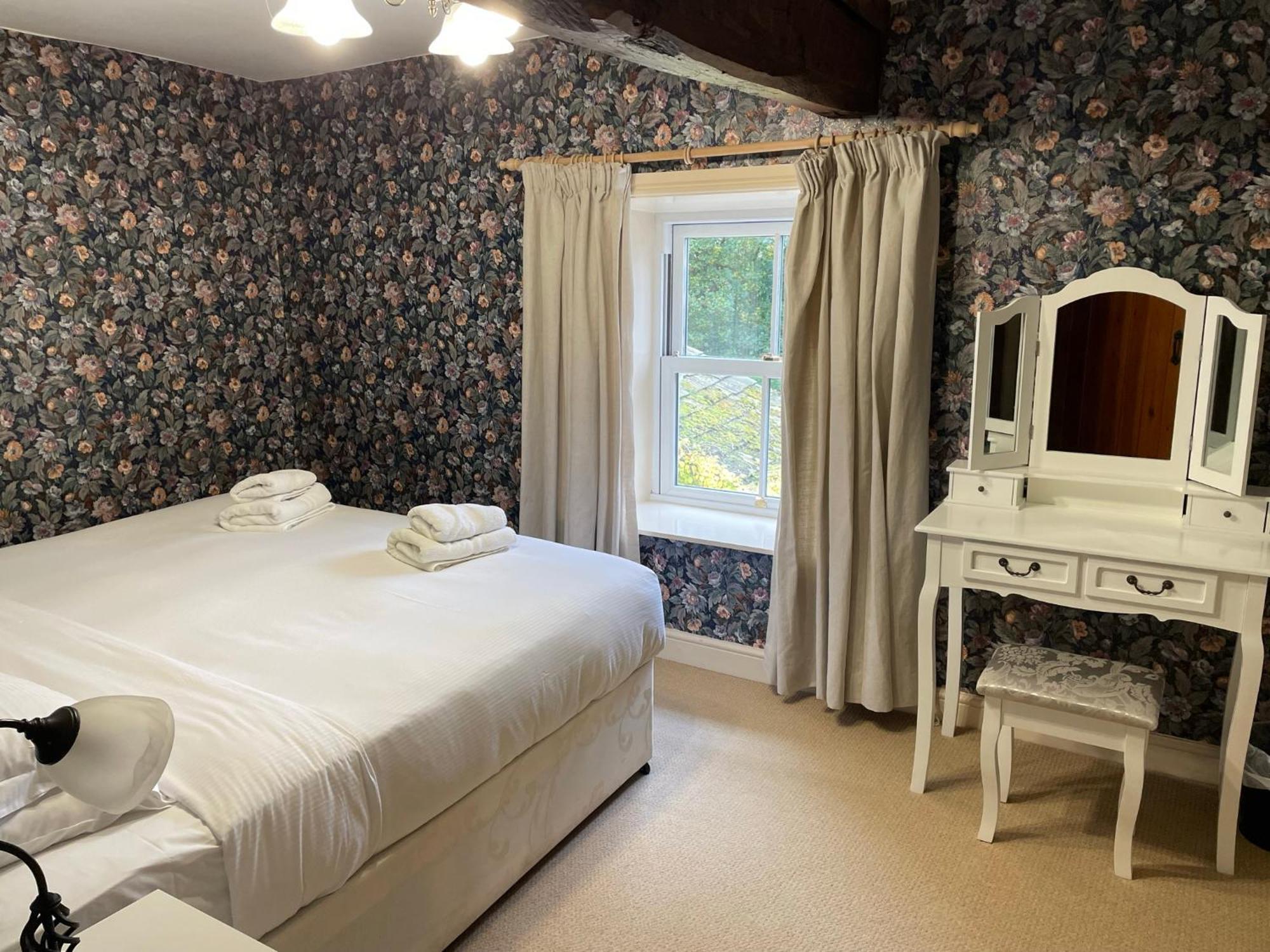 Ashfield House Hotel Grassington Phòng bức ảnh The bedroom at The Old Post Office