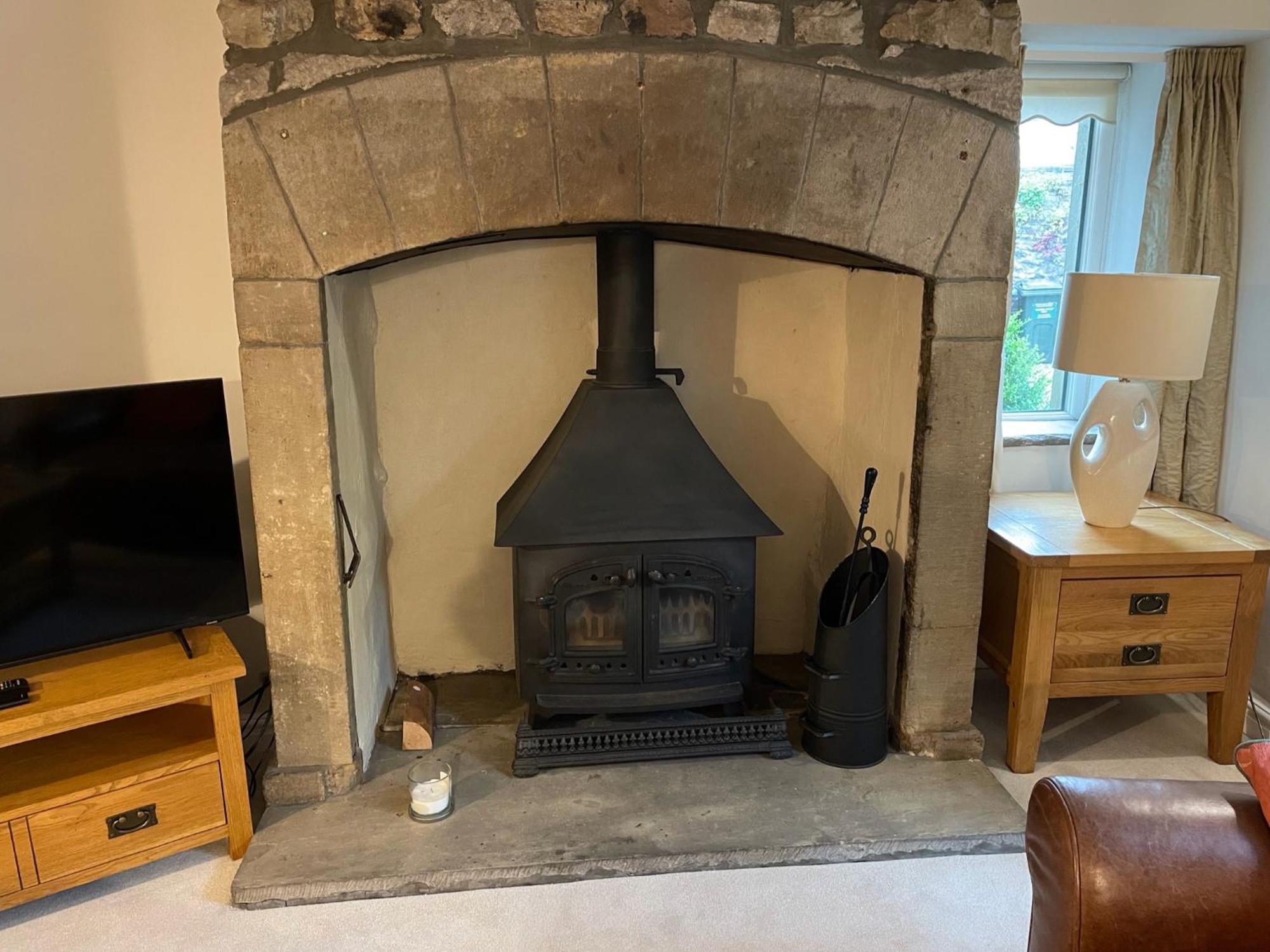 Ashfield House Hotel Grassington Phòng bức ảnh The fireplace in the living room