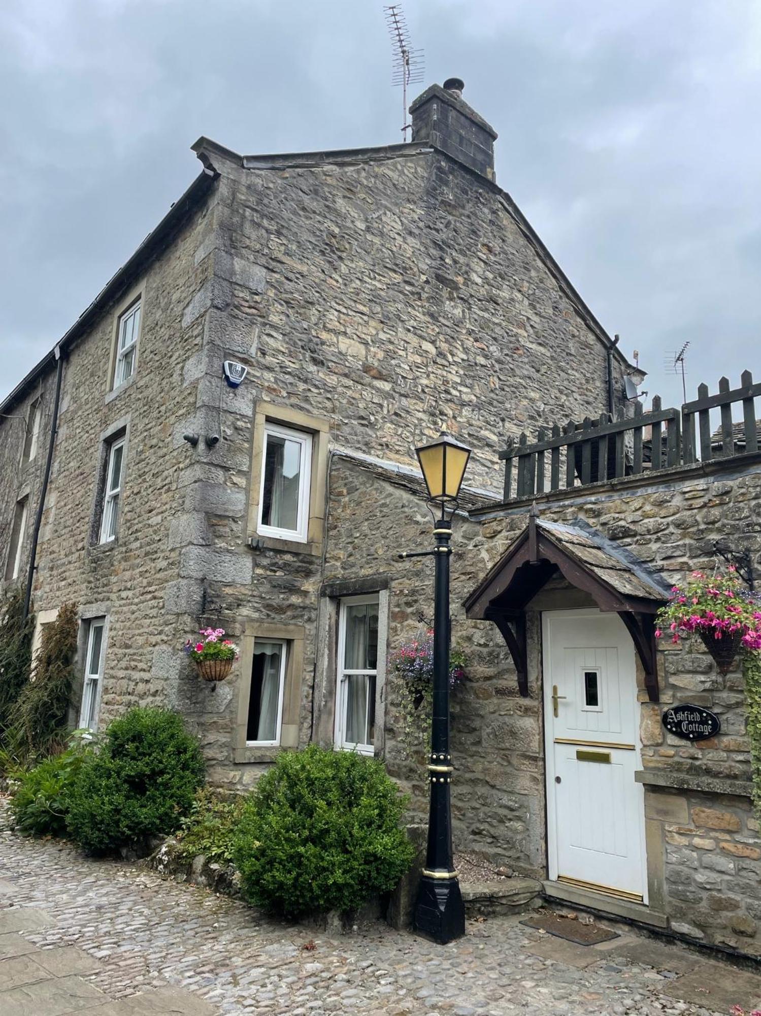 Ashfield House Hotel Grassington Phòng bức ảnh The old school house